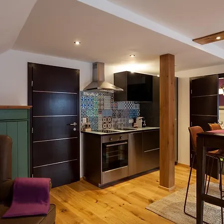 The House - Luxury *